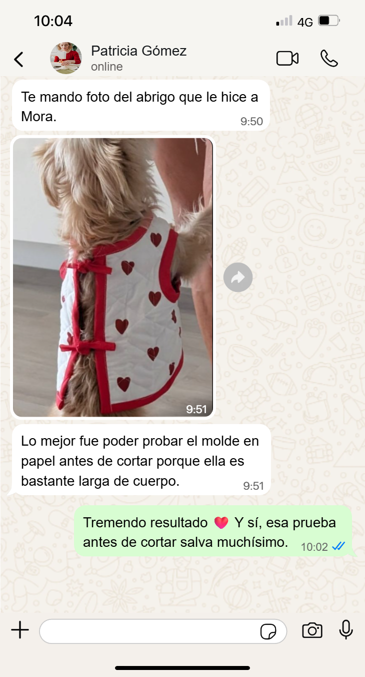 Captura real de una clienta con la prenda de su perro