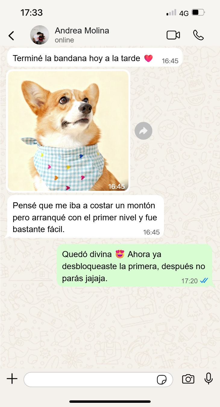 Captura real de una clienta con la prenda de su perro