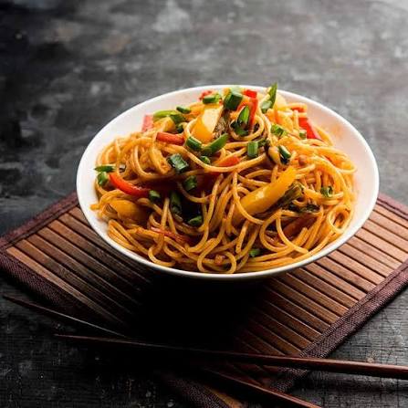 Noodles salteados